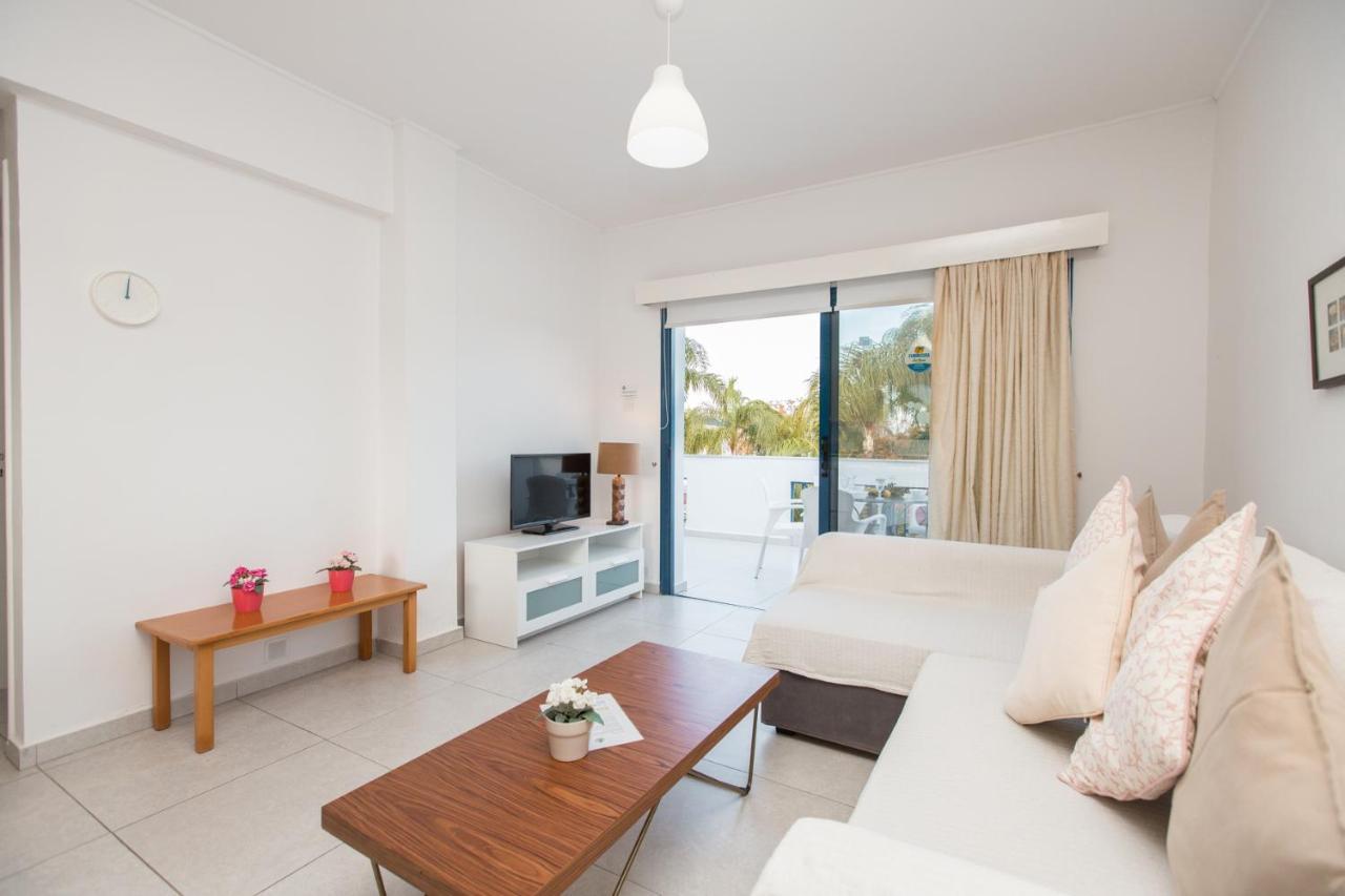 Flouressia Gardens Aparthotel Protaras Room photo