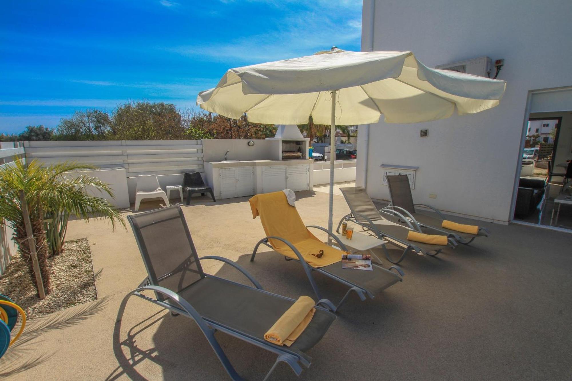 Flouressia Gardens Aparthotel Protaras Room photo