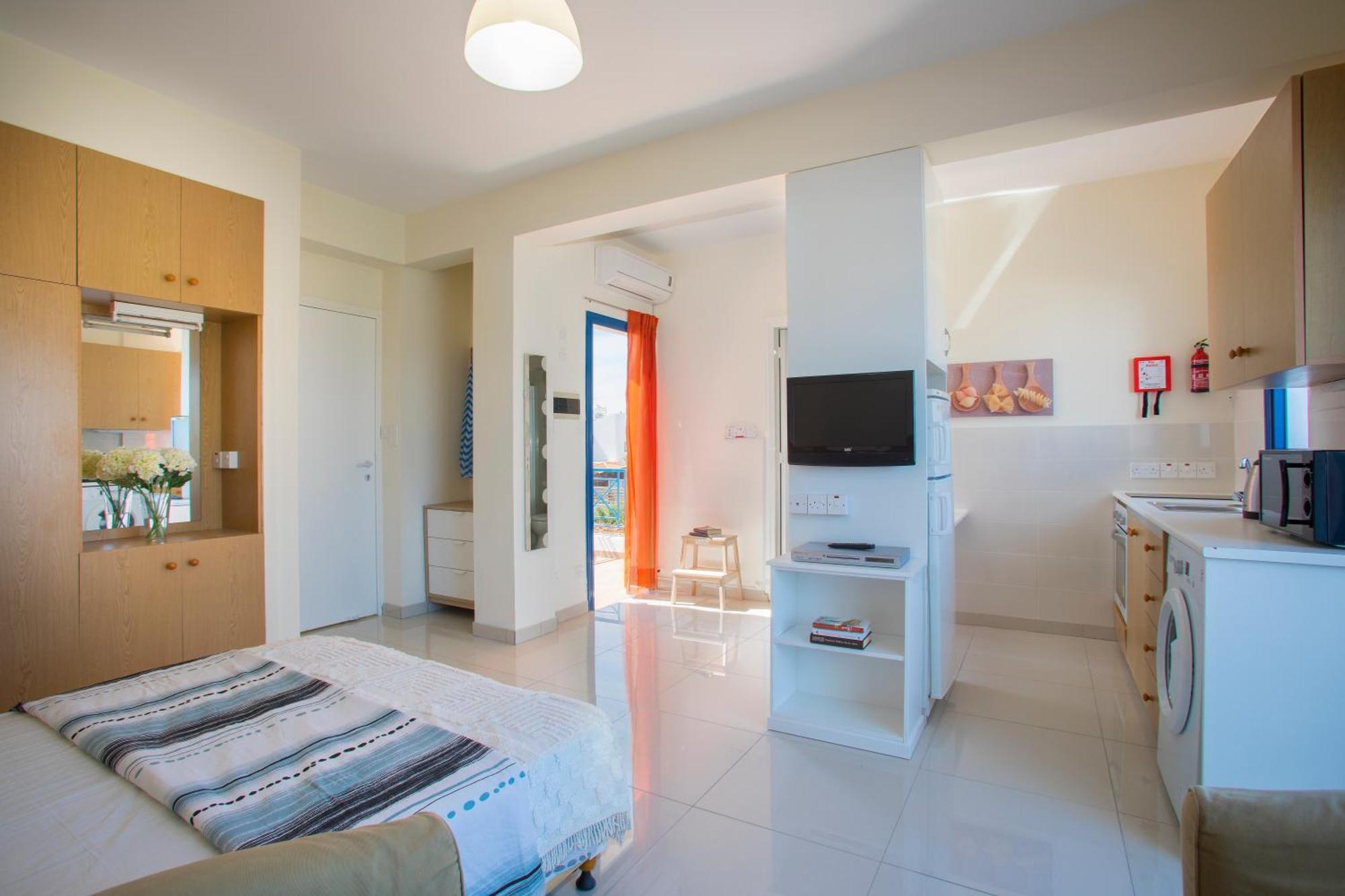 Flouressia Gardens Aparthotel Protaras Room photo