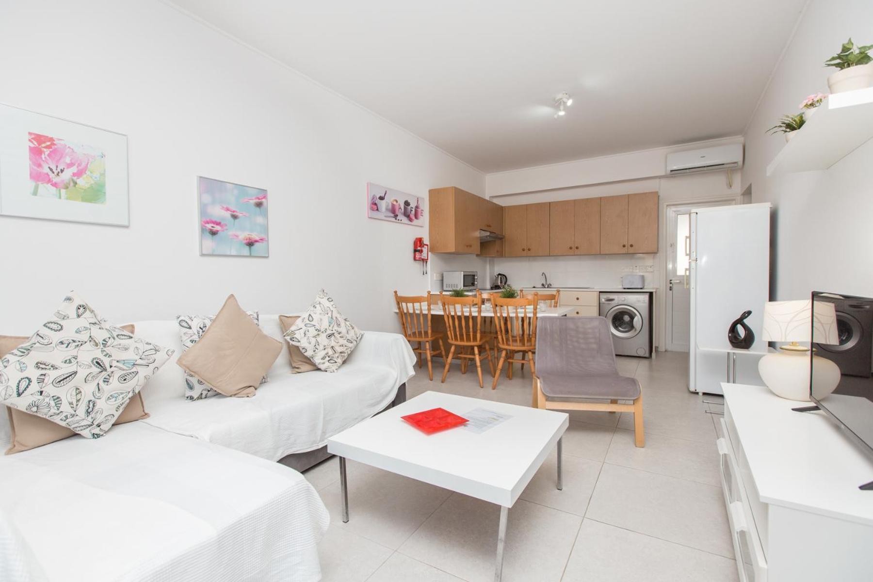 Flouressia Gardens Aparthotel Protaras Room photo