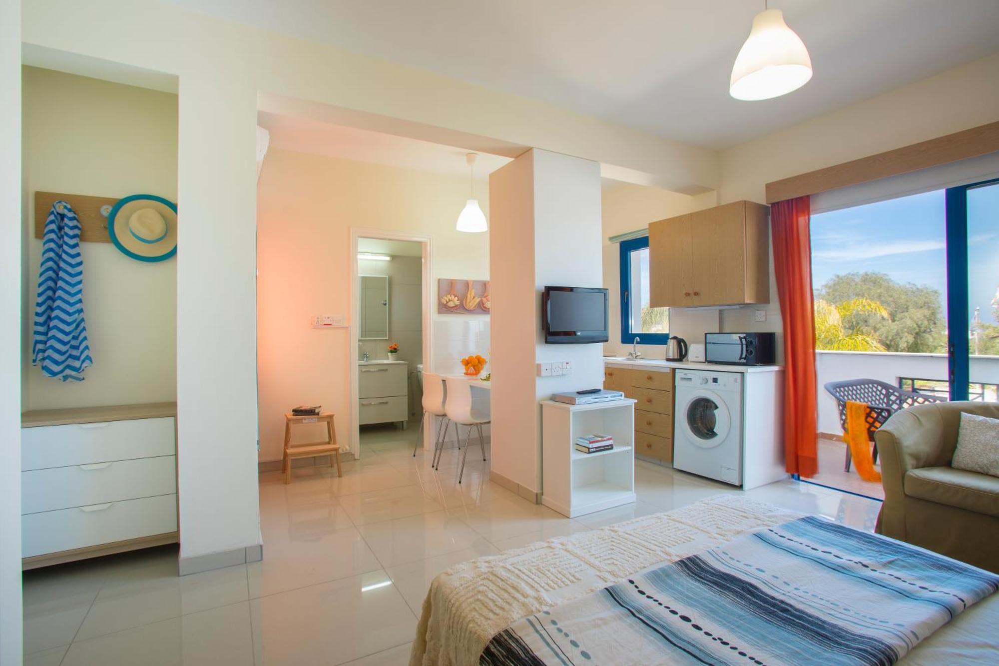 Flouressia Gardens Aparthotel Protaras Room photo