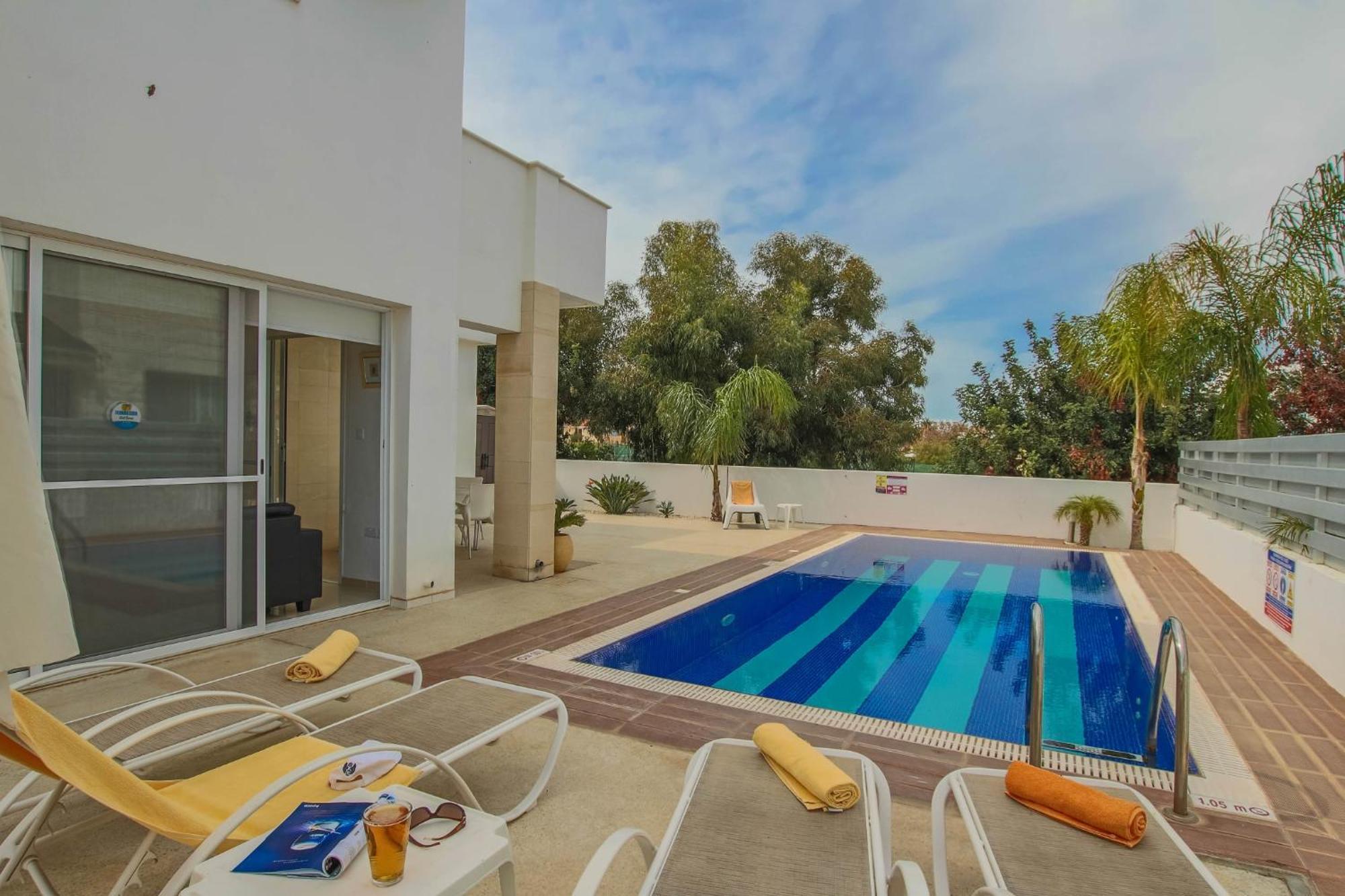 Flouressia Gardens Aparthotel Protaras Room photo